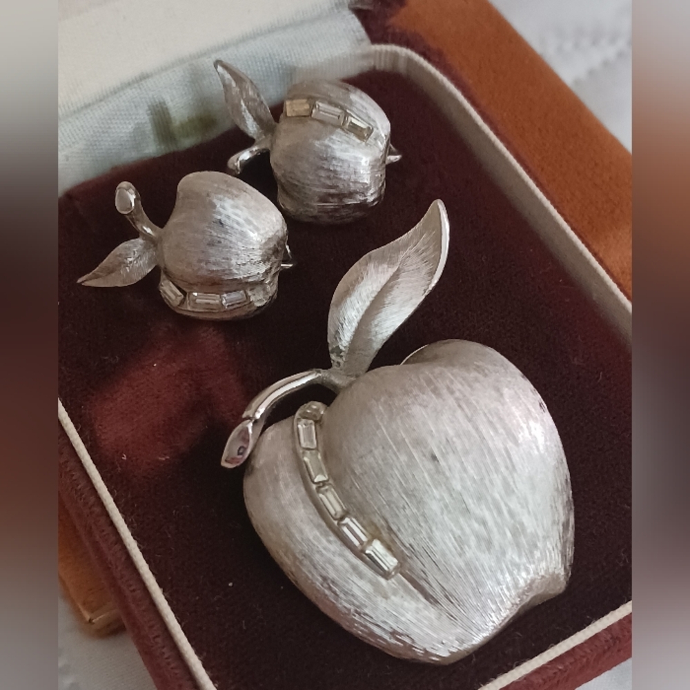 Judy Lee Vintage Silver Apple Set - Picture 2 of 10
